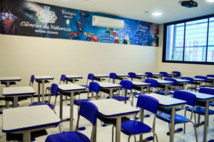 Foto profissional da sala de aula do prédio Matriz do Colégio Pró-Mundo, Aracaju