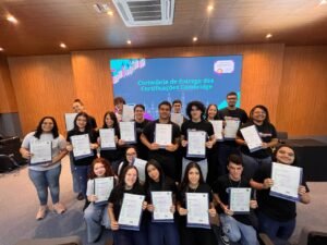 Alunos do Colégio Pró-Mundo durante a cerimônia de entrega das Certificações Cambridge em Aracaju
