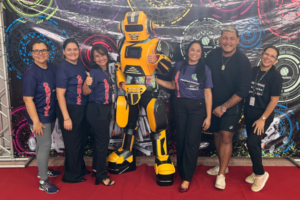 Alunos do Colégio Pró-Mundo na abertura do VII Torneio de Robótica com o tema FLL Replay
