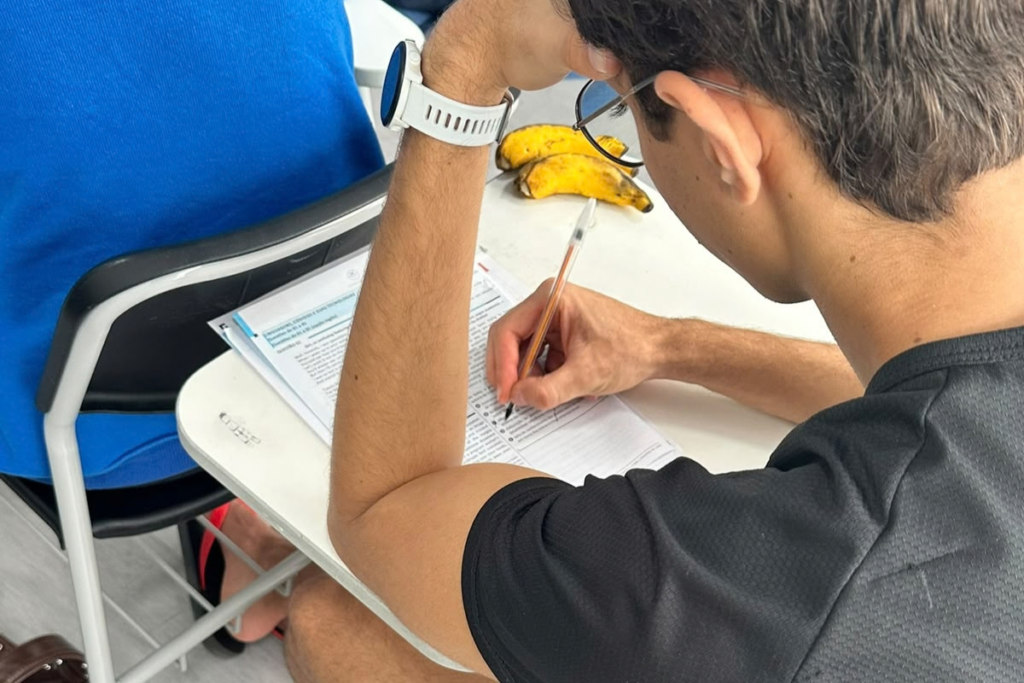 Alunos da 3ª série do Colégio Pró-Mundo durante simulado ENEM em Aracaju